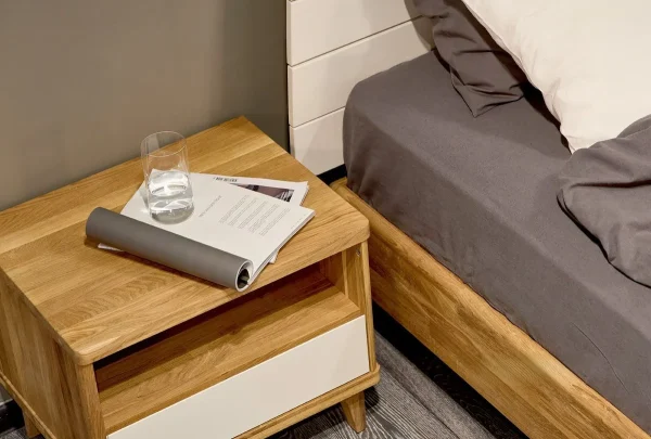 Mesa de Noche Ref: Capuchino4 elaborada en Madera 100% Maciza de Roble