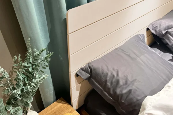 Cama Doble con Cabecero en Madera Maciza de Flormorado Ref: Capuchino2